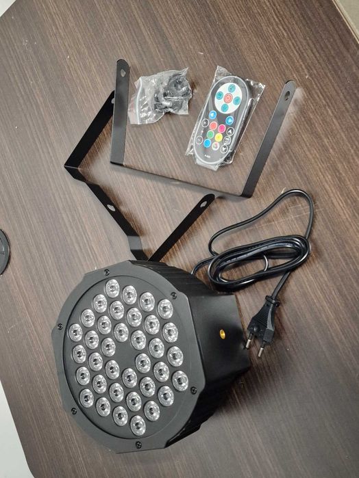 Oświetlenie sceniczne dyskotekowe UV.