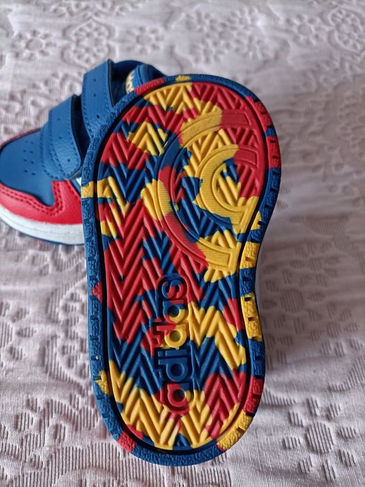 Sapatilhas adidas novas num 19