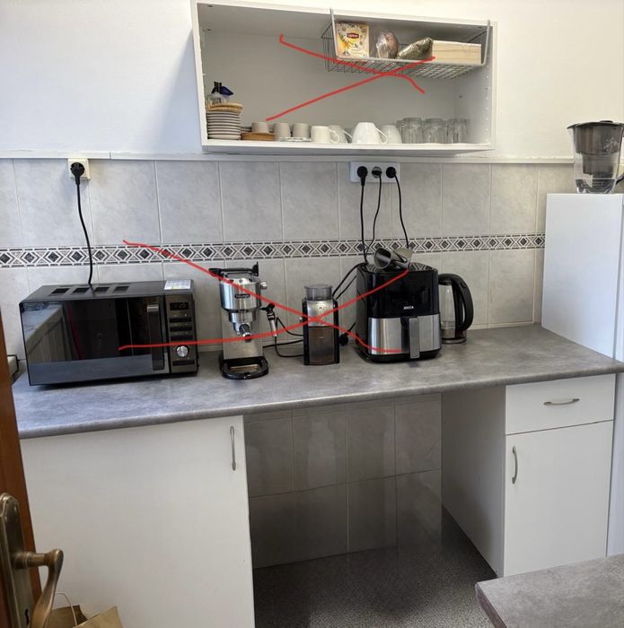 Armarios de cozinha, 3 peças tampo e pés em bom estado