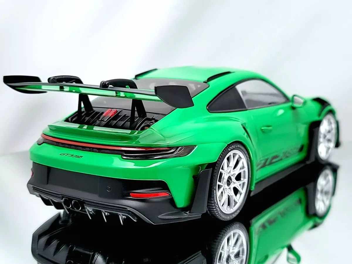 Minichamps 1:18 porsche 911 (992) GT3 RS ano 2023