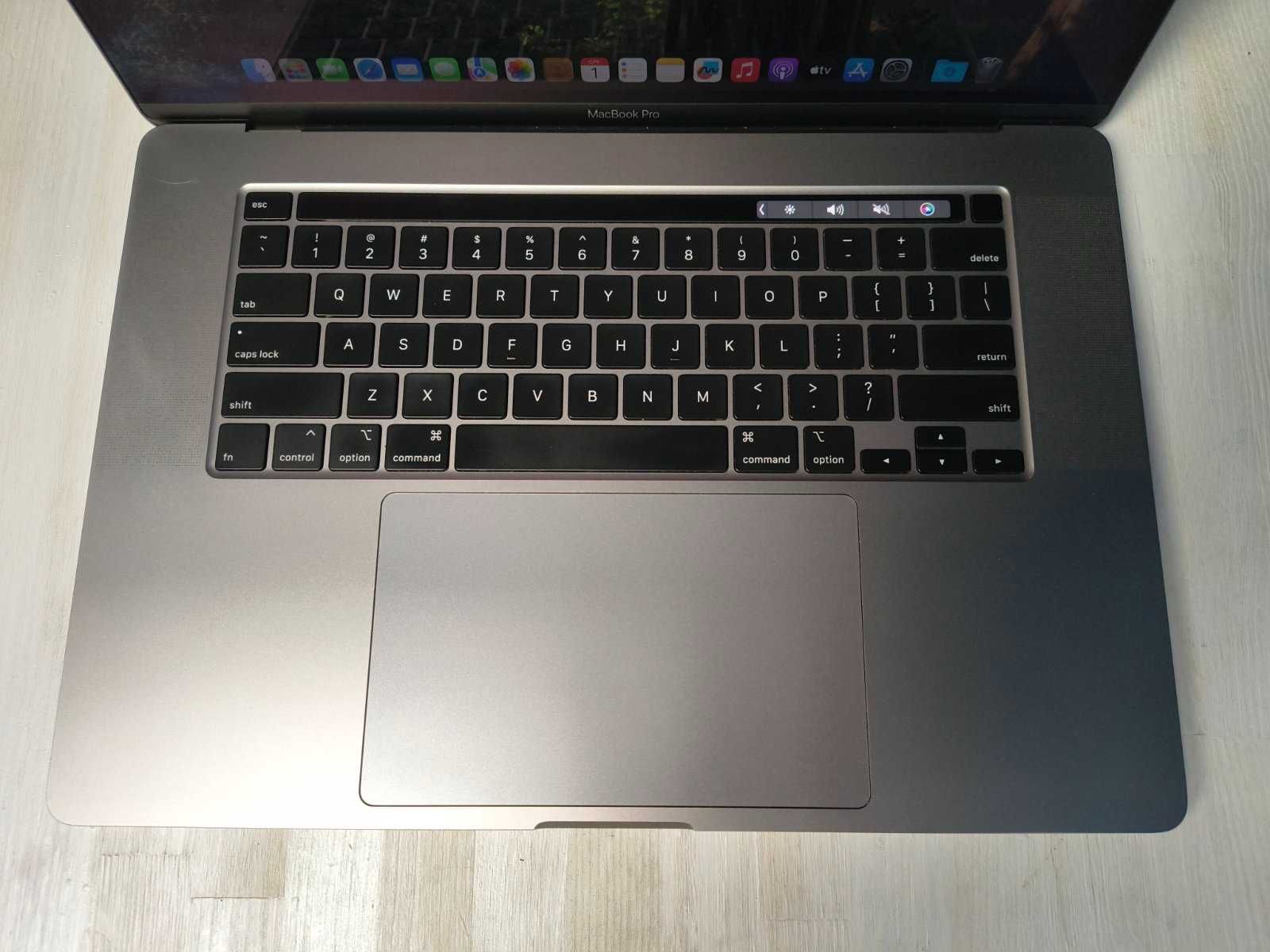 Apple MacBook pro A2141 - i7-9750H/AMD Radeon Pro 5300M-(4Gb)