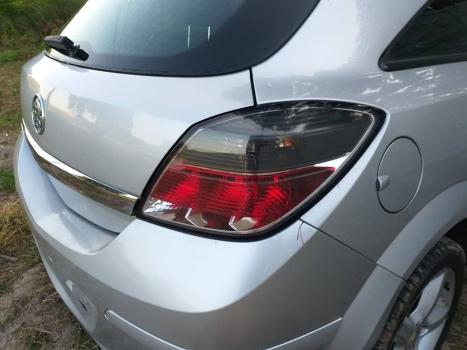 Lampa prawa tył Opel Astra H GTC