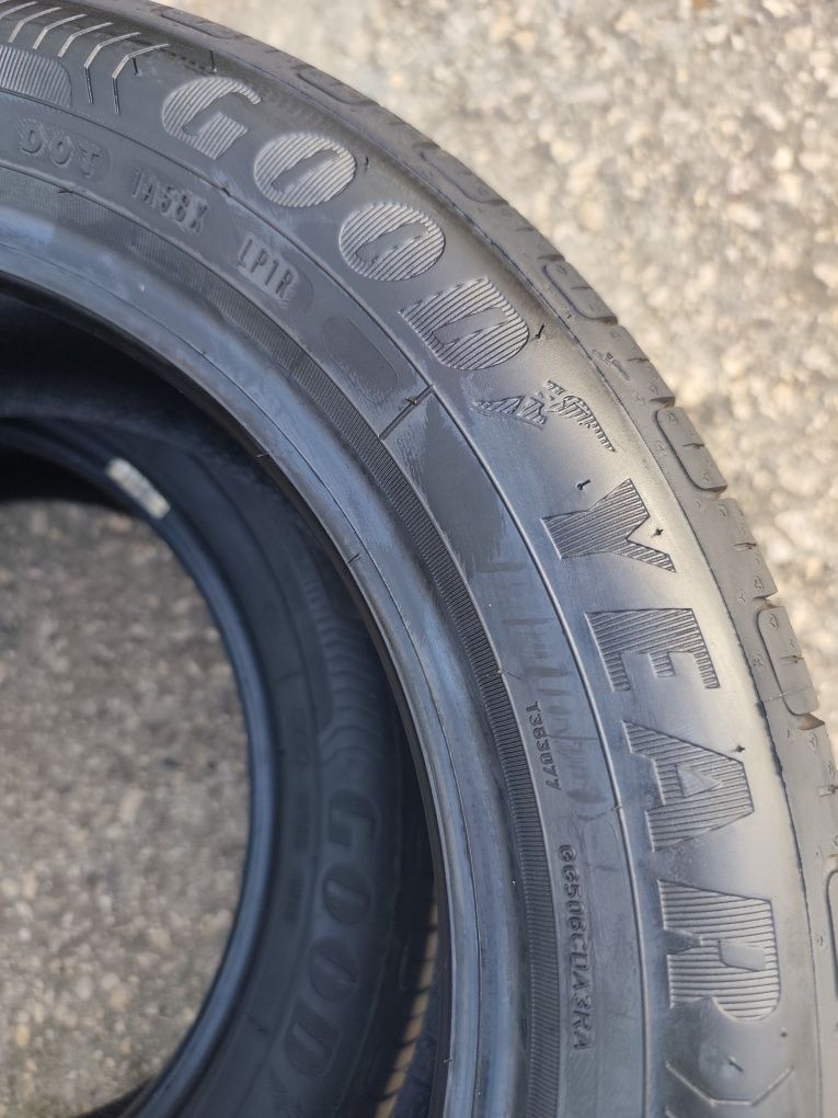 Pneus 185/55r15 Good Year Efficient Grip Performance com 80% piso