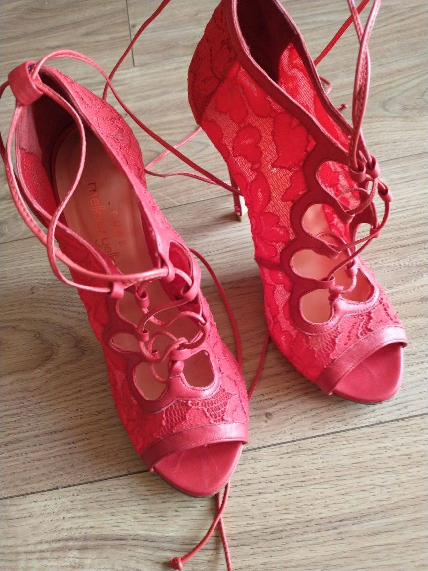 Damskie koronkowe buty