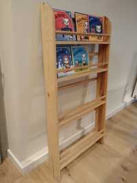 Drewniany regał na książki dla dzieci