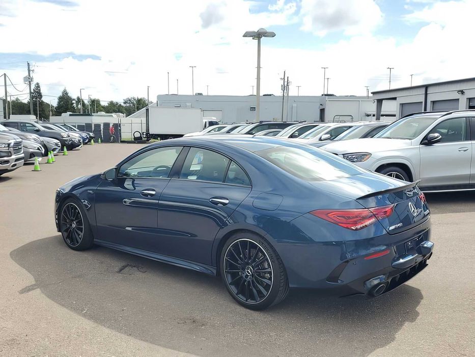 Mercedes-Benz CLA      2022