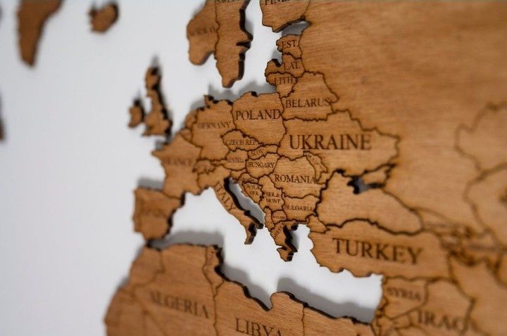 Drewniana mapa świat z granicami państwa 120x60

Mapa świata to św