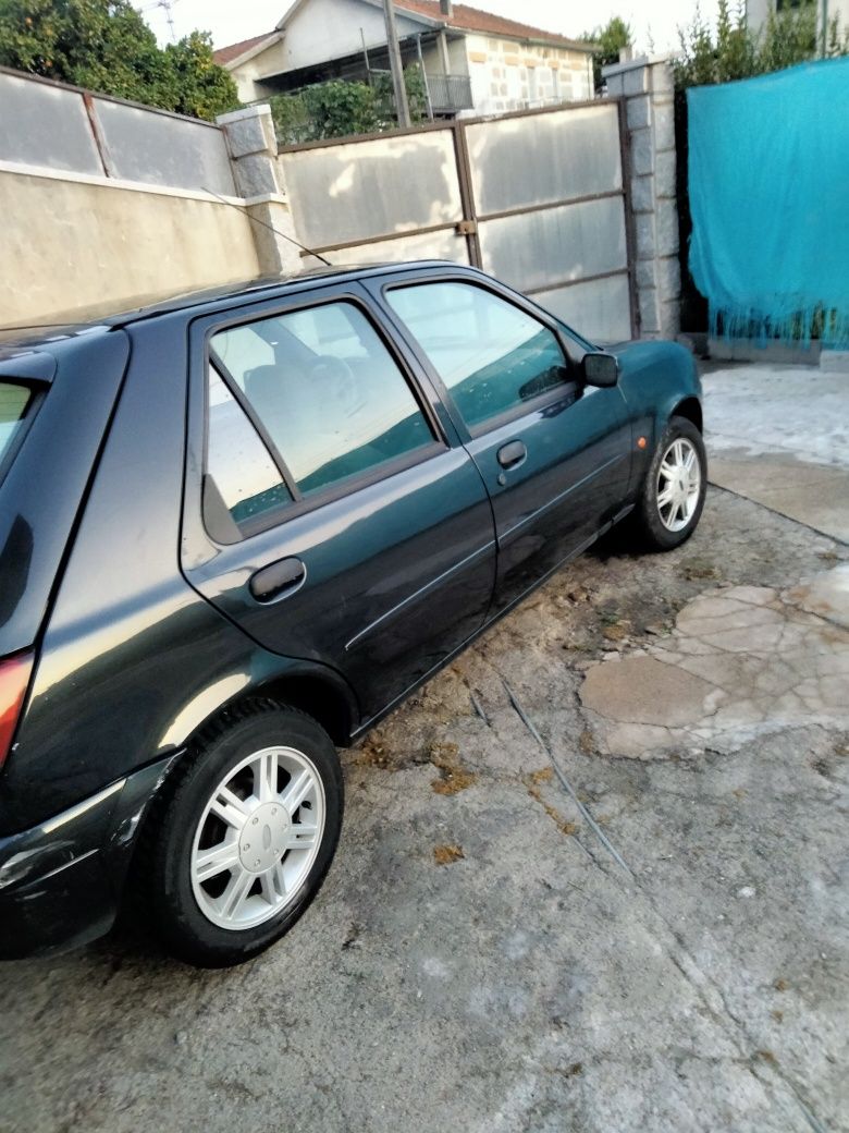 Carro Ford fiesta