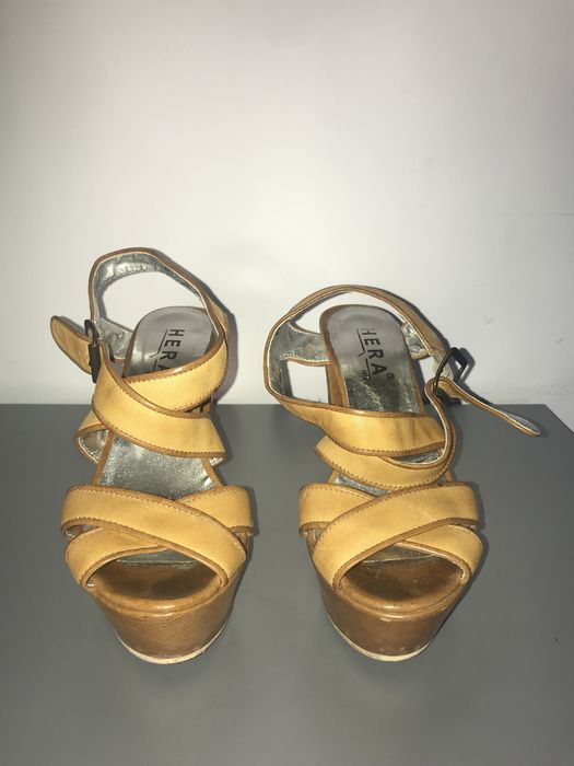 sapatos salto alto mulher