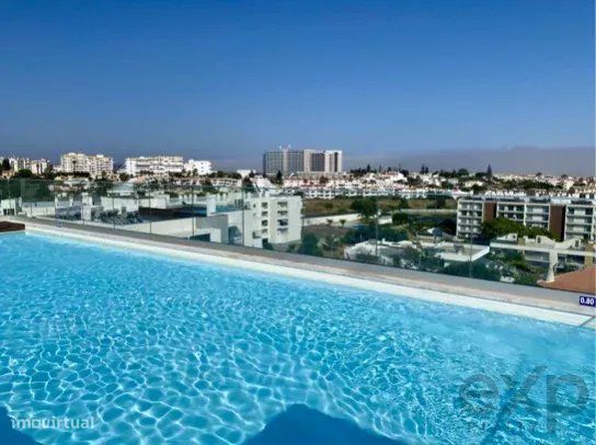 Encantador apartamento com 2 quartos, piscina na cobertura e 2 lugares