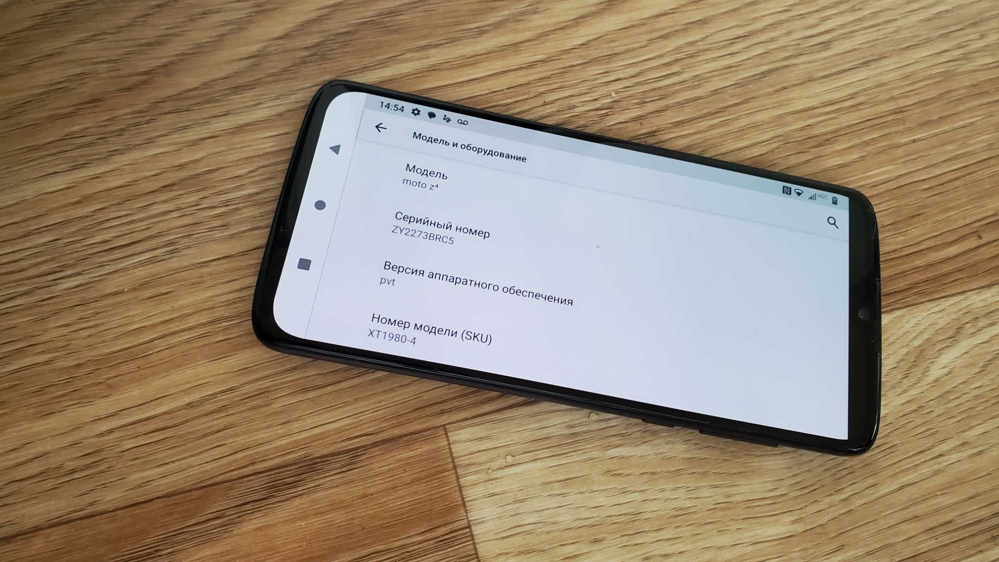 Motorola Moto Z4 XT1980, внешне как новый, дефект