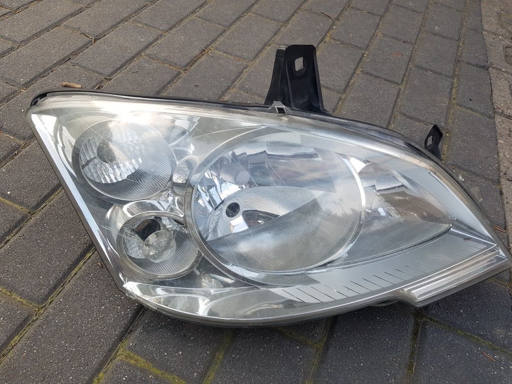Przednia prawa lampa vito 639 lift viano 639 europa
