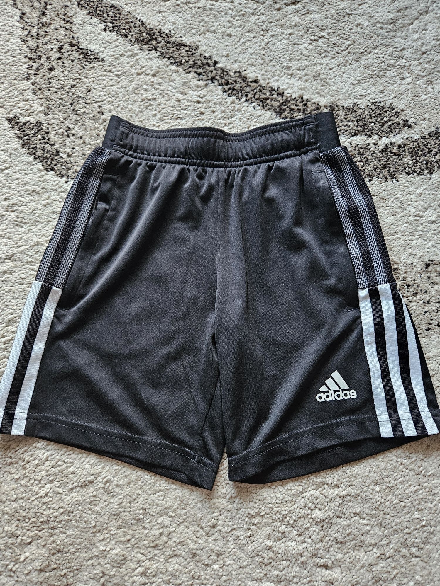 Spodenki adidas rozm. 140