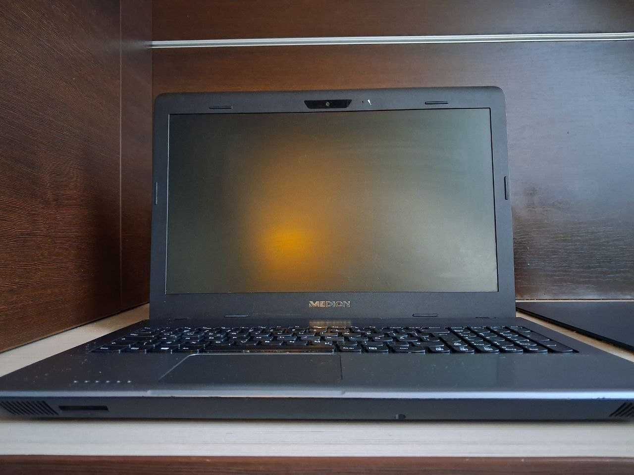 Laptop Medion Akoya MD 99220 używany 238GB SSD 8GB RAM