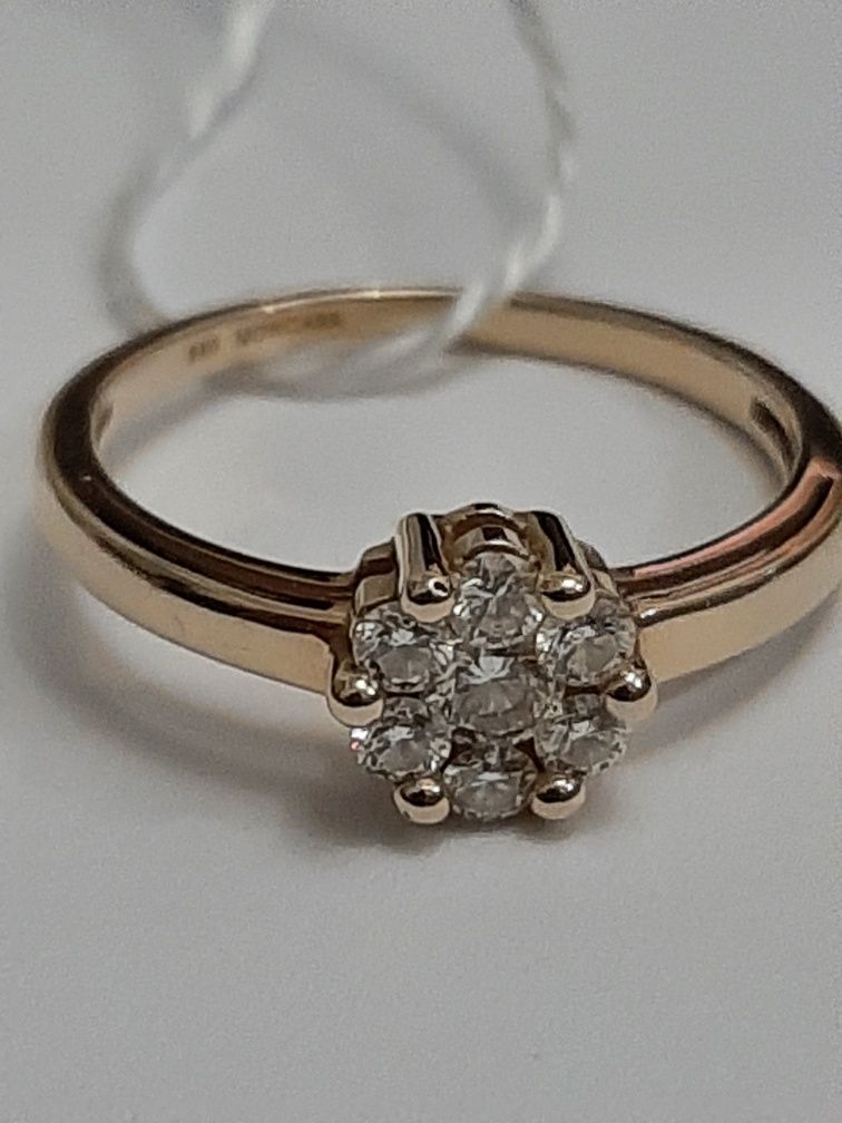 Золотое кольцо с бриллиантами. 0.42 ct.