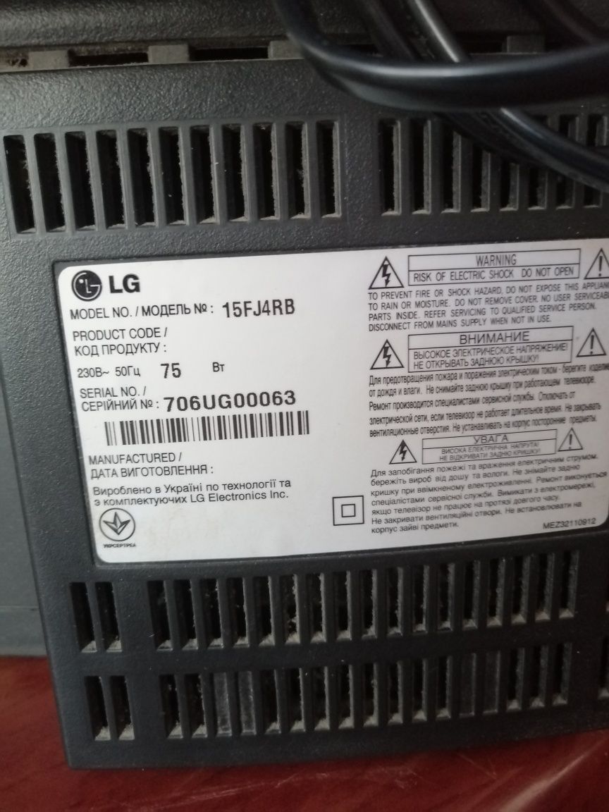 ТЕЛЕВІЗОР LG на кухню з кріпленням на стіну