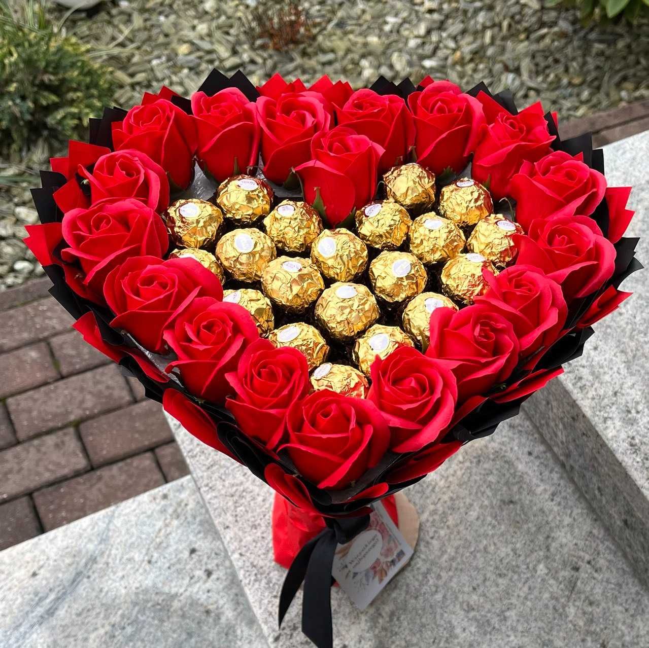 Bukiet 2 serce Ferrero Rocher i 18 szt róż. Prezent na 18 20 urodziny