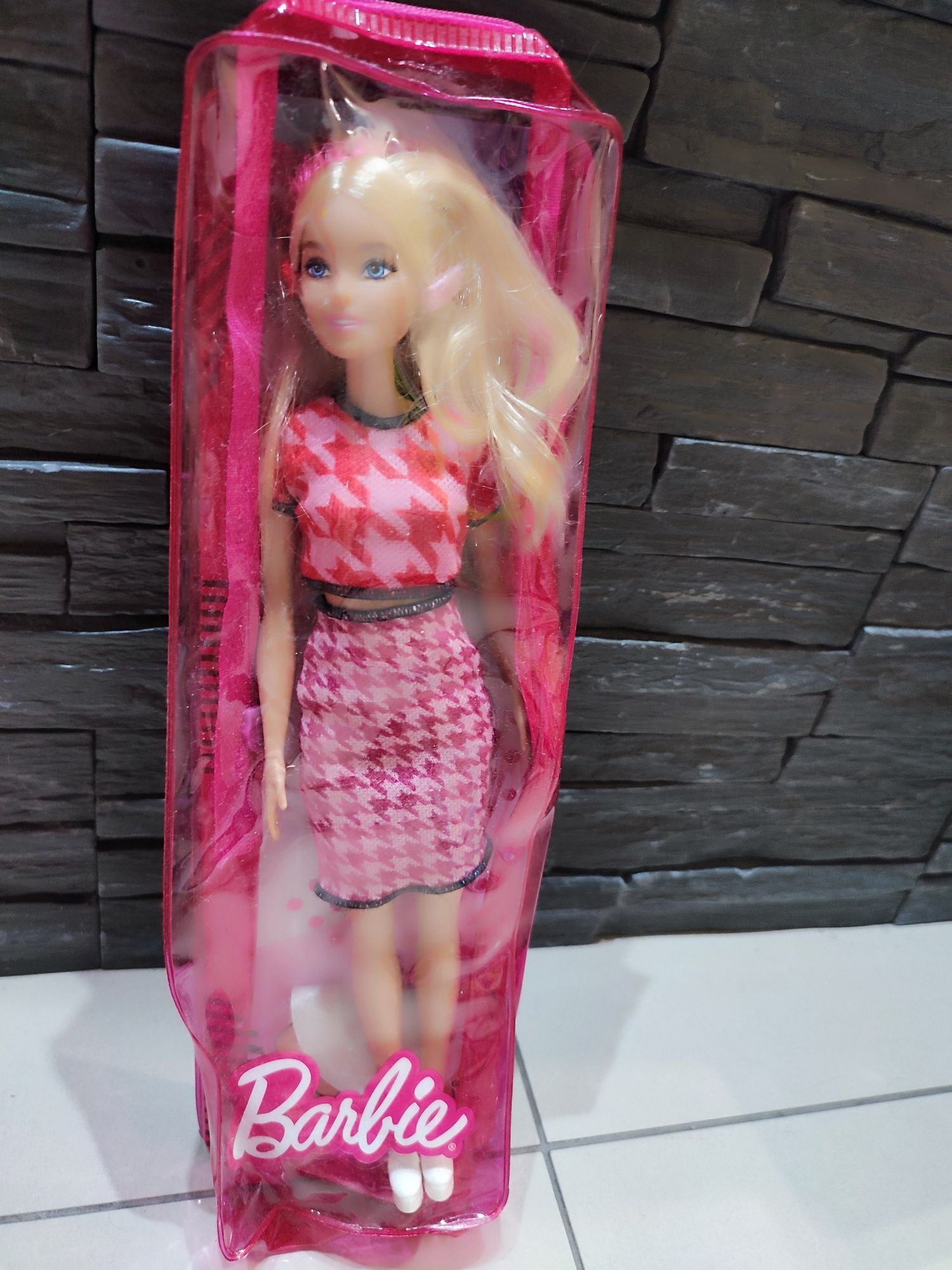 Lalka Barbie Fashionistas 169 w opakowaniu bluzka spódnica