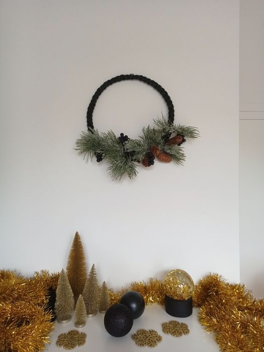 Makramowy świąteczny wianek czarny wieniec na święta duży