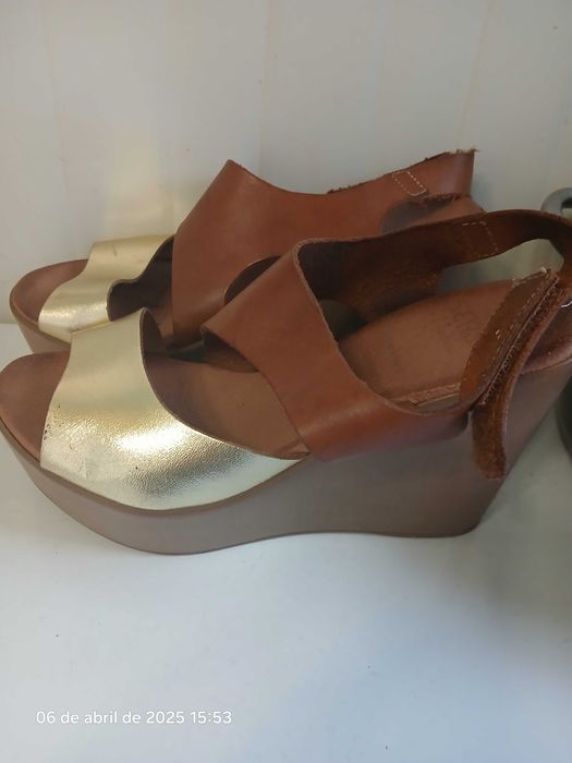 Sandalias lindíssimas tons camel e dourado