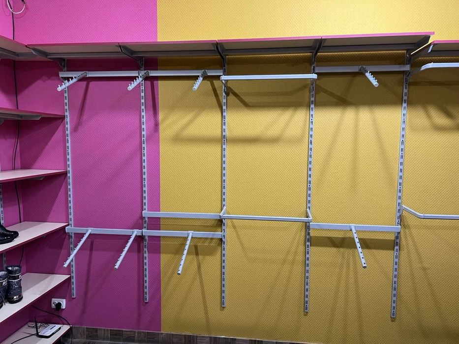 Меблі - Обладнання для магазину одягу, у відмінному стані,