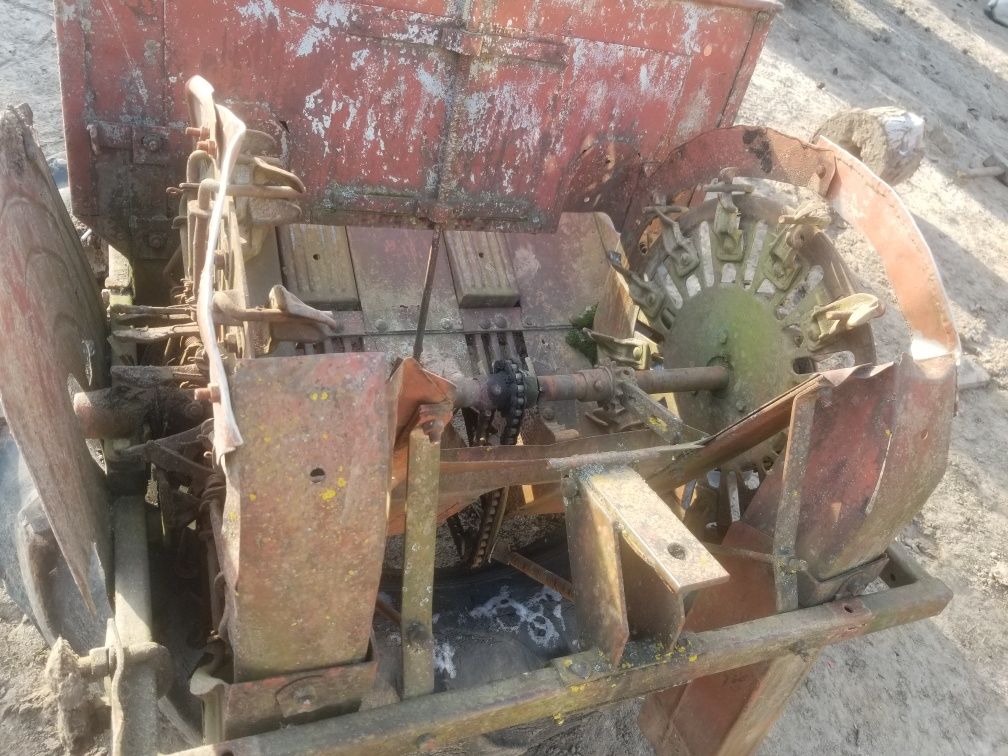 Продам половину картоплесаджалки сн-4б
