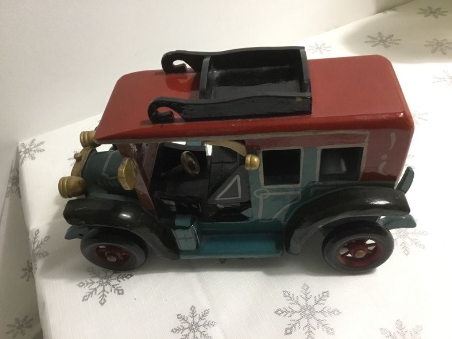 Carro decorativo em Madeira