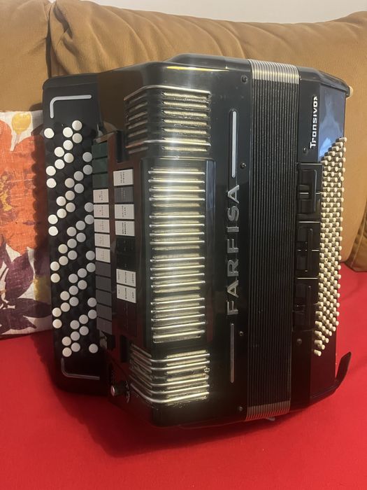 Acordeão FARFISA 3 voz