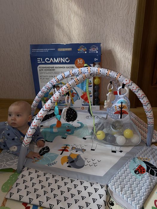 Продам розвиваючий килимок-басейн