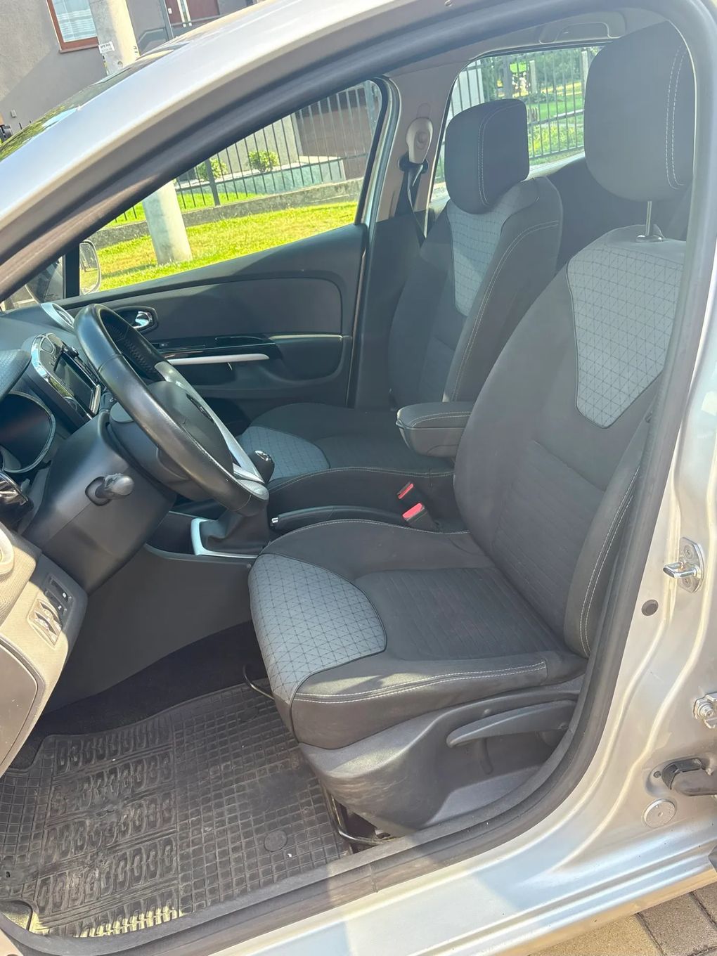 Renault Clio CLIO IV, garażowany, rzeczywisty przebieg, bogate wyposażenie