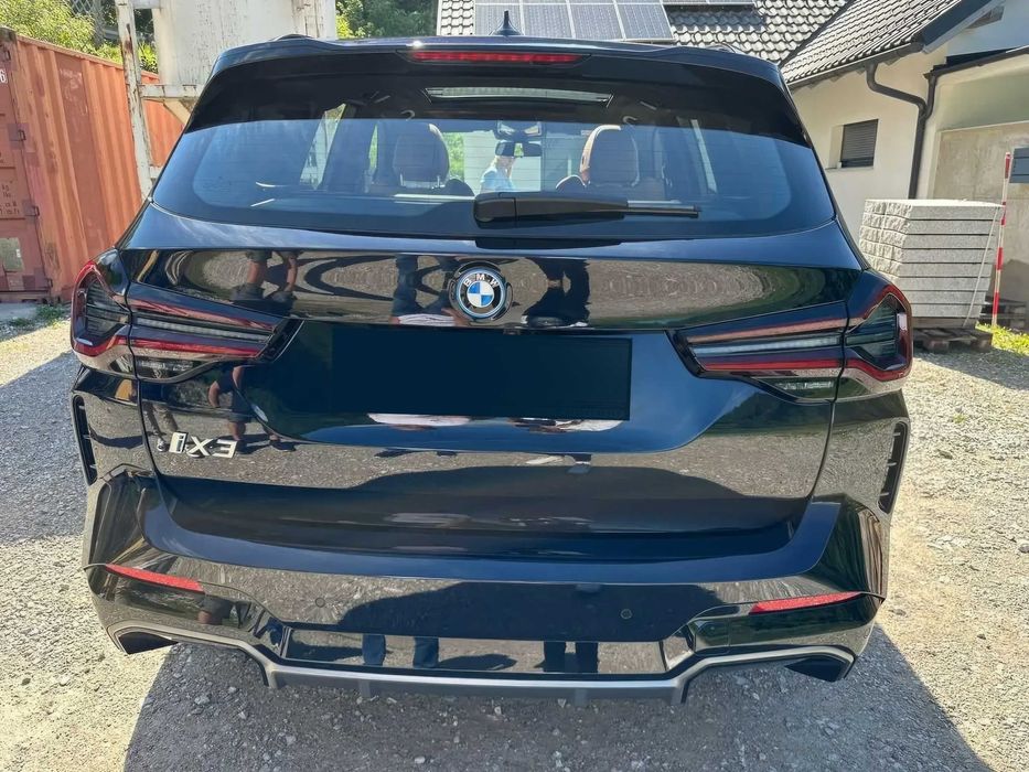 BMW iX3      2023
