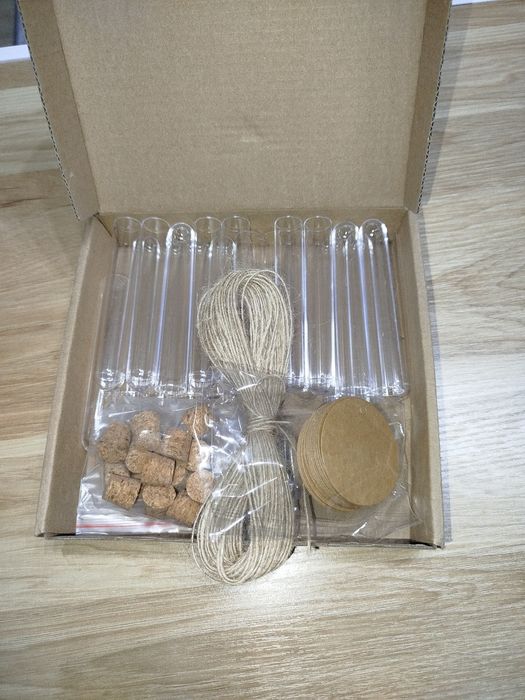 Zestaw DIY – plastikowe probówki z korkami i sznurkiem jutowym na upom