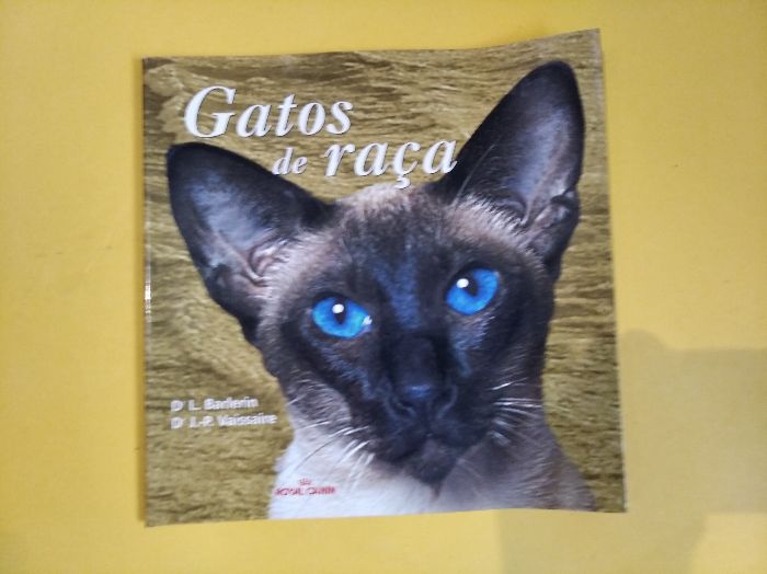 Livros sobre CÃES e GATOS