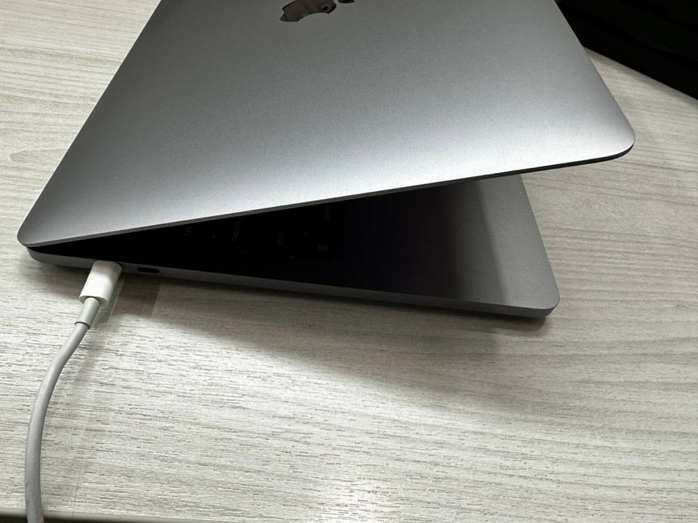 MacBook Pro M1 8/512 Space Gray