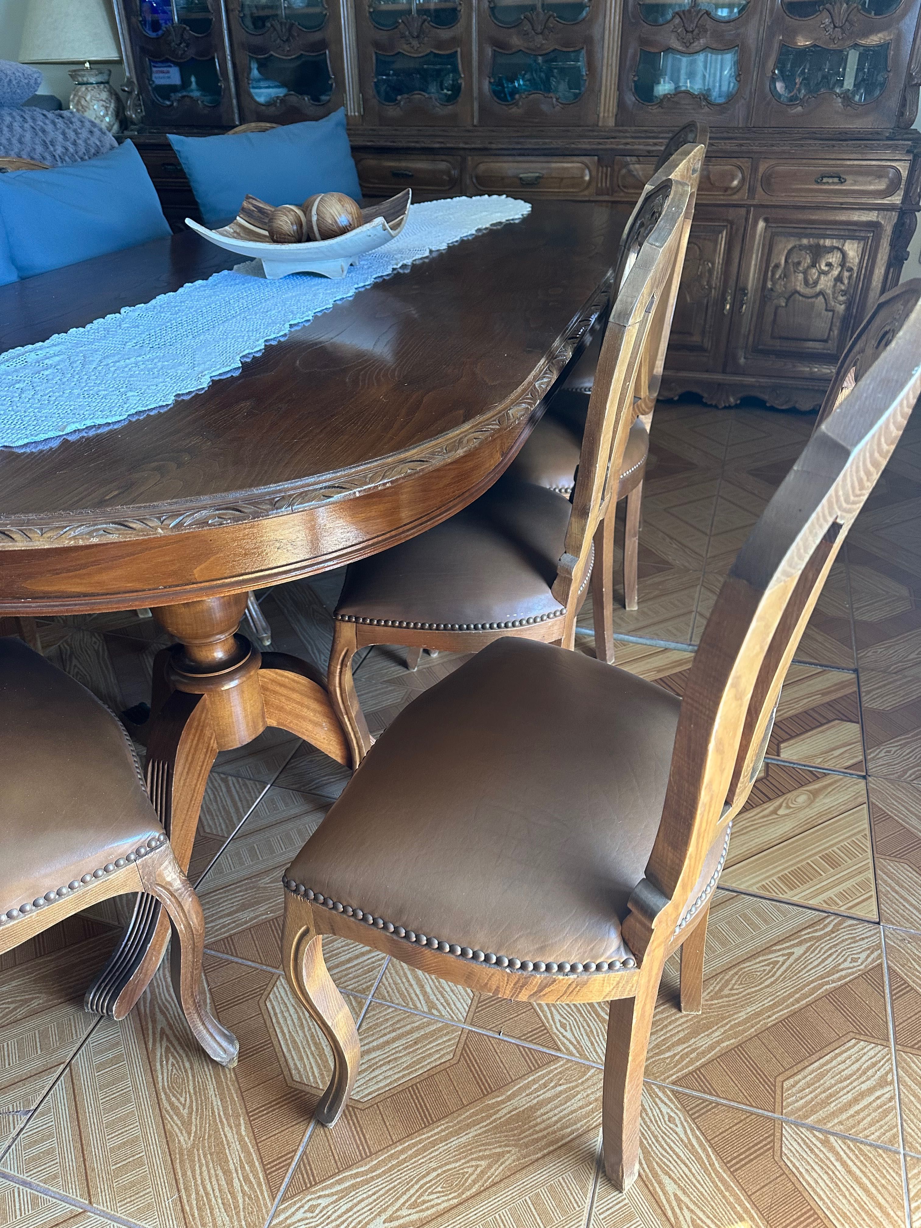 Mesa de sala e 8 cadeiras