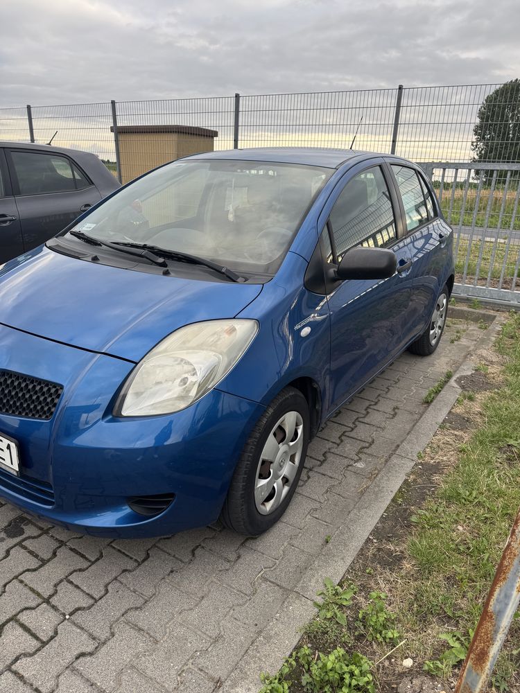 Toyota Yaris II 1.0 2007 rok