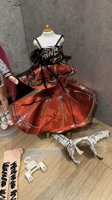 Jett Dawson lalka rainbow haigh z maszyną do szycia i manekinem