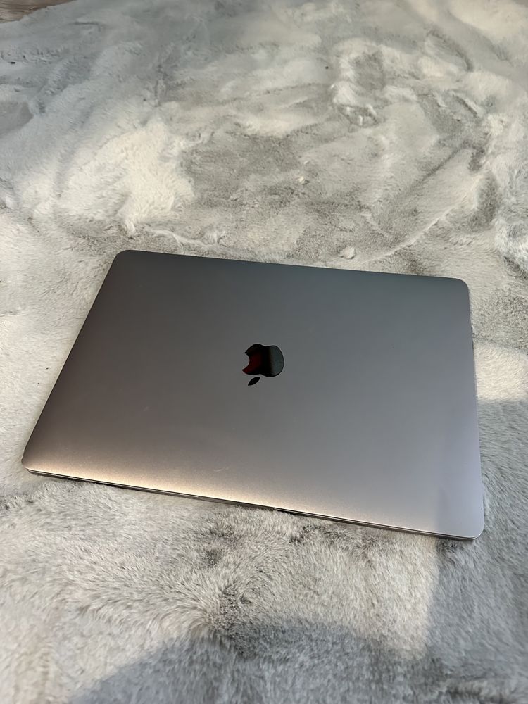 Macbook Pro 2019 8ГБ