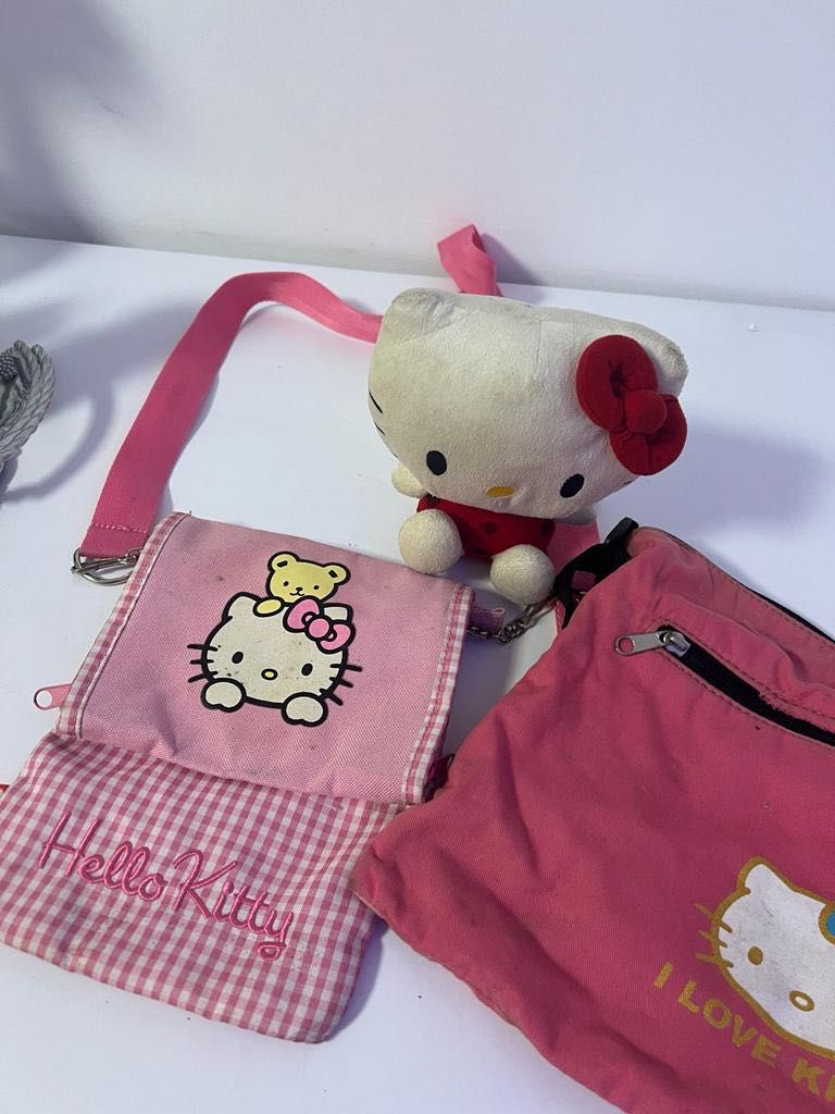 Hello Kitty e duas malas tira colo