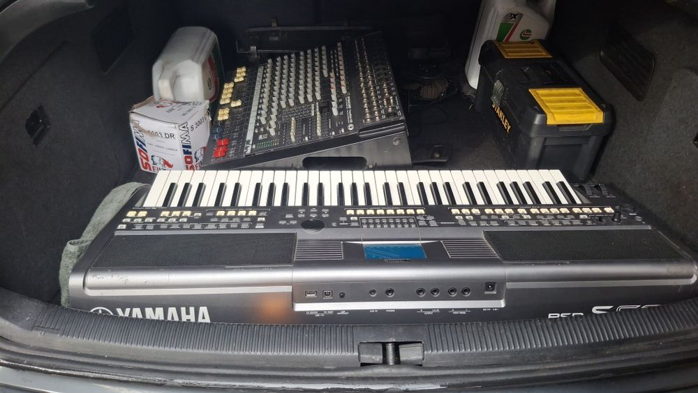 Yamaha PSR-S670 – Teclado Arranjador Profissional