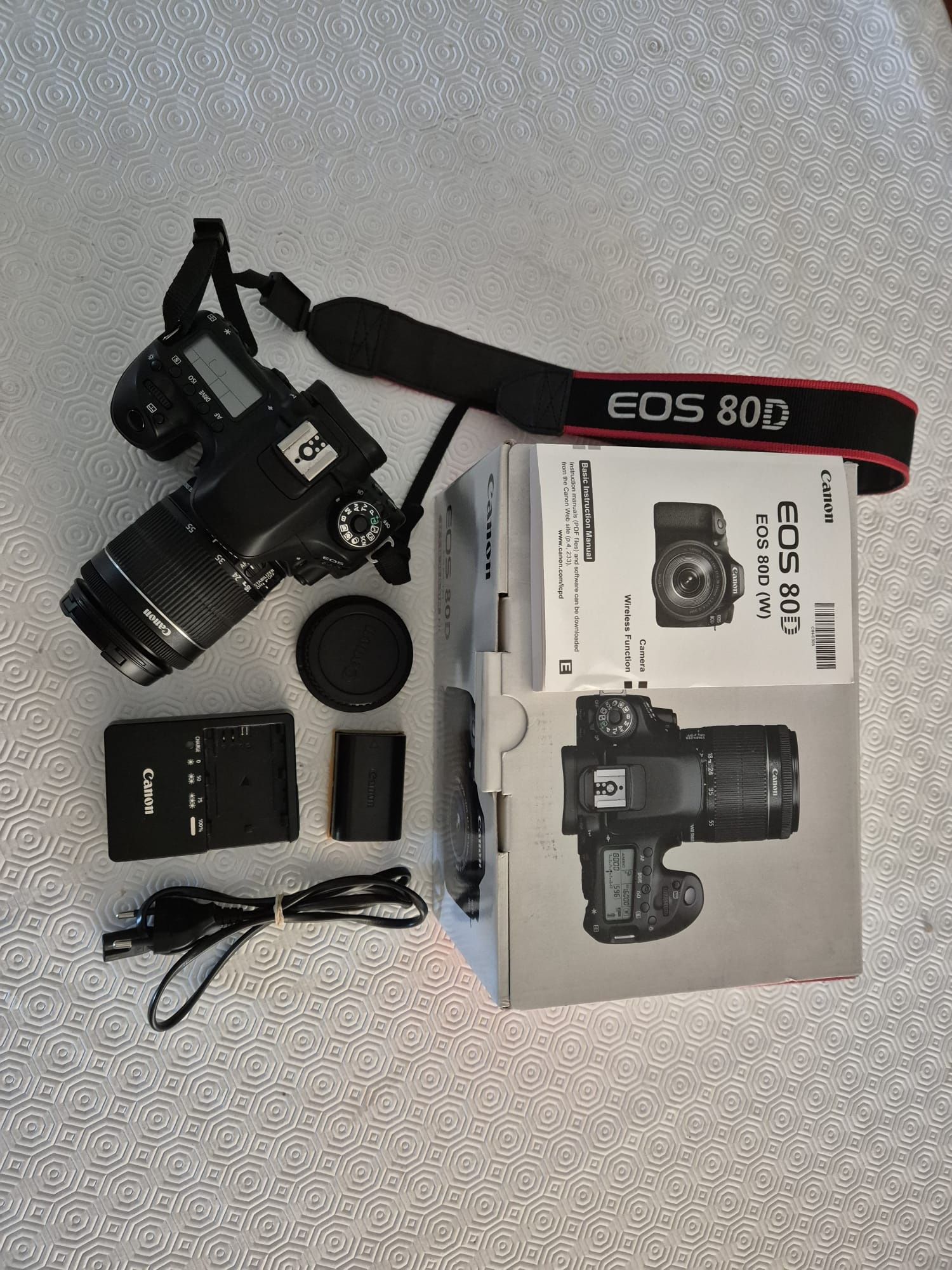 Canon 80D com lente Kit