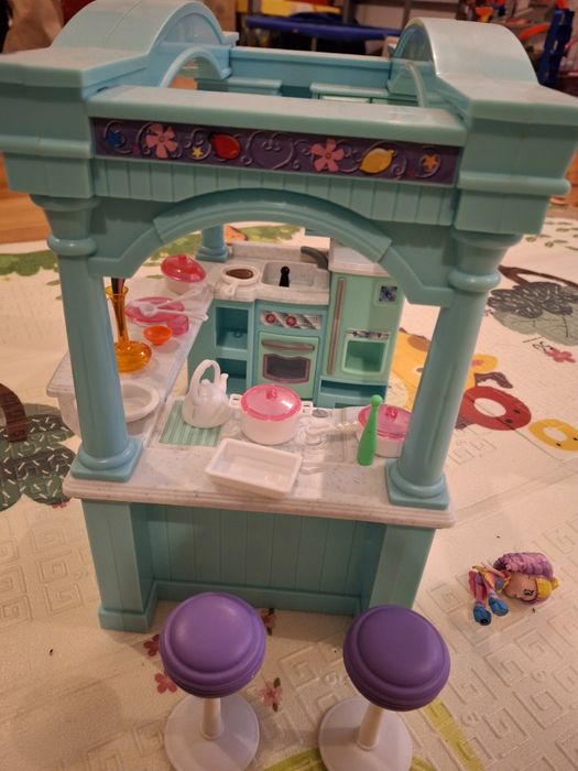 Іграшкова кухня та посудом