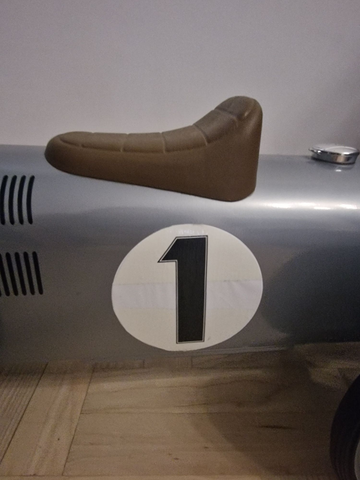 Goki srebrny jeździk retro formuła 1 14136