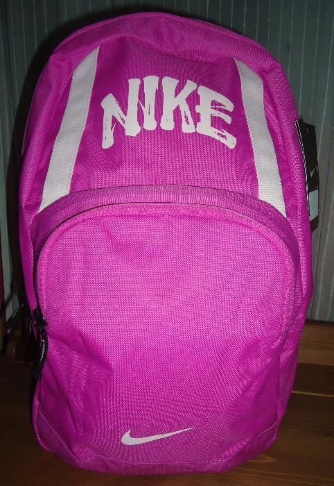 Mochila escolar Nike, nova c/etiqueta!