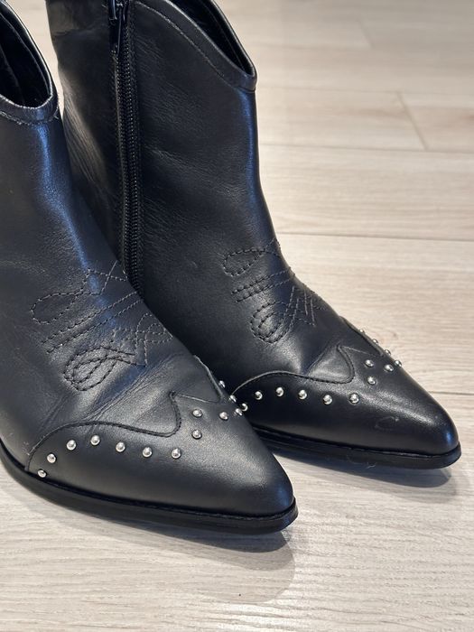 Стильні шкіряні козаки