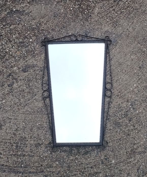 Lustro z PRL w metalowej ramie