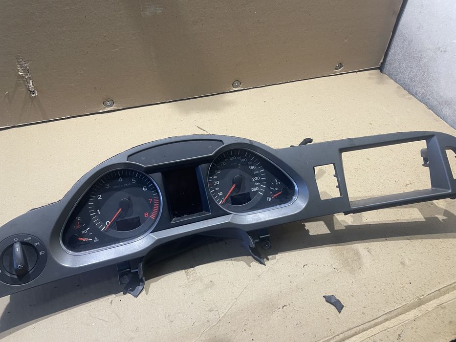 Licznik zegary ramka Audi A6 C6 benzyna 07r 2.0 tfsi tsi