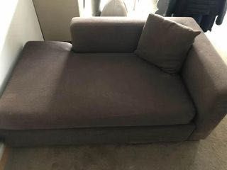 Sofá Castanho 
Comprimento 160 cm
Largura 90 cm