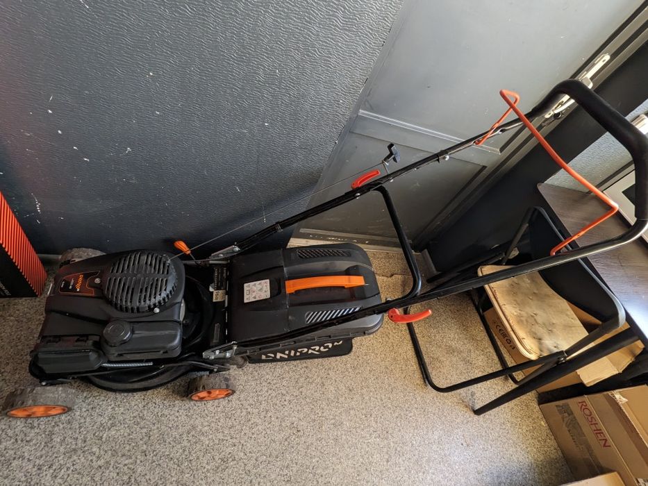 Газонокосарка Dnipro M 40