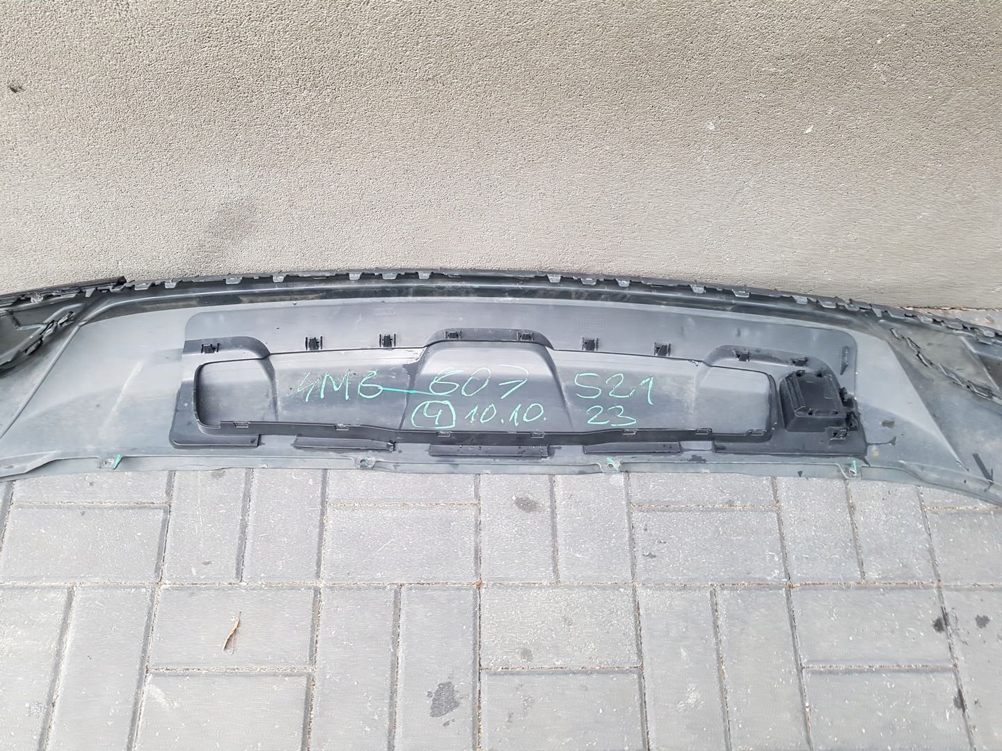 AUDI Q8 spoiler zderzaka tył dokładka 4M8807521